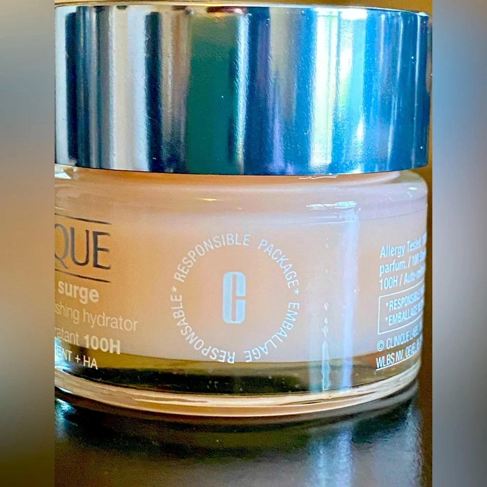 Clinique Moisture Surge 100H Auto-Replenishing Hydrator, Aloe Bioferment HA, 1oz - Picture 3 of 4